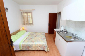 Отель Apartments Antolovic  Ровинь